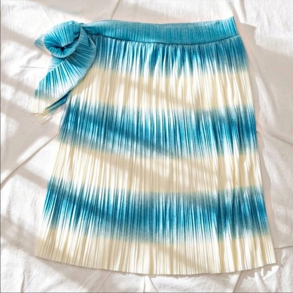 Two Tone Knot Waist Beach Skirt Swim Cover-up - Picture 2 of 3